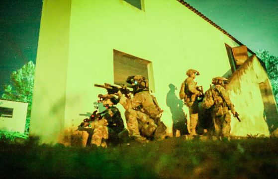 Forcat Operacionale Speciale të SHBA zbarkojnë në Tiranë