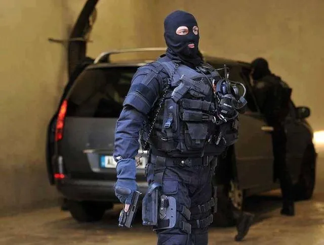 Çfarë ka ndodhur? FNSH dhe policia “mbërthejnë” Vlorën