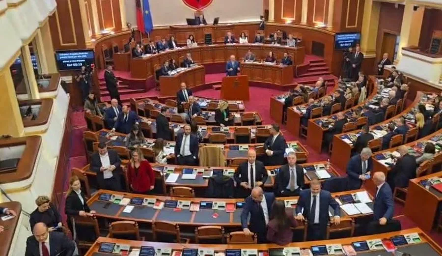 Këto skena do shohim nëse i lihet PD-ja në dorë Gaz Bardhit