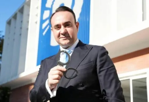 Për kë i ka? Klevis Balliu shkon me pranga në Kuvend