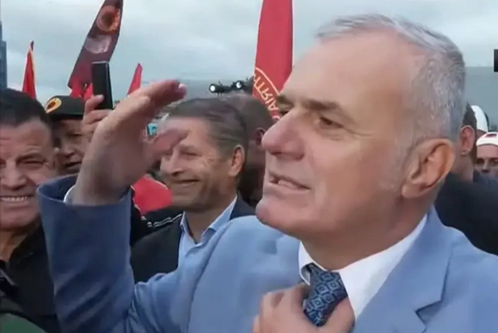 Bujar Leskaj paralajmëron braktisjen e mandatit të deputetit