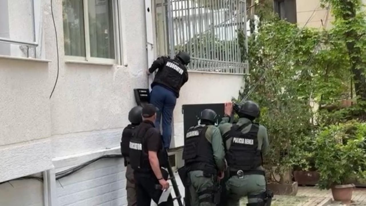 RENEA ‘mbërthen’ Niklën, zbulohet arsenal armësh