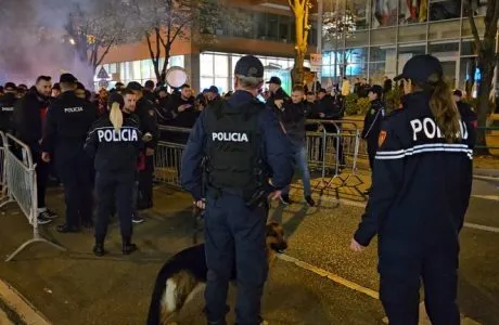 Sfida Shqipëri-Angli/ ‘Paralizohet’ Tirana, ja rrugët që bllokohen