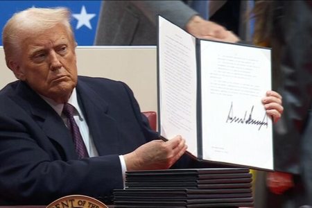 Gjykata Supreme e SHBA i jep të drejtë Trump: Ka vetëm 2 gjini!
