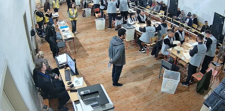 Nis numërimi i votave, rezultati i kutisë së parë në Tepelenë