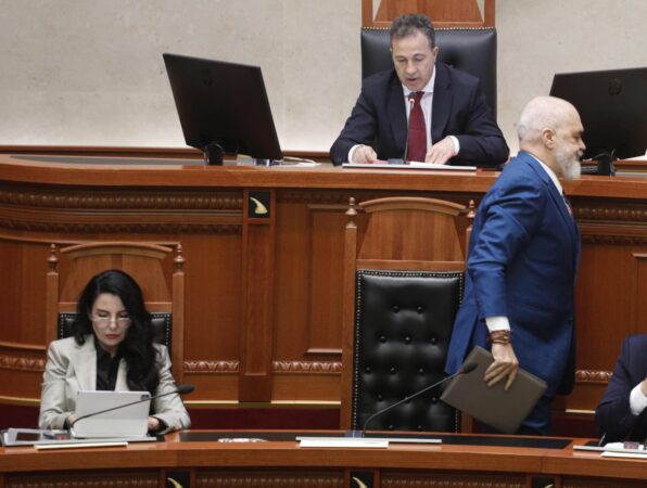 “Kashtë e k*qe”, mburoja e Ballukut sulmon opozitën