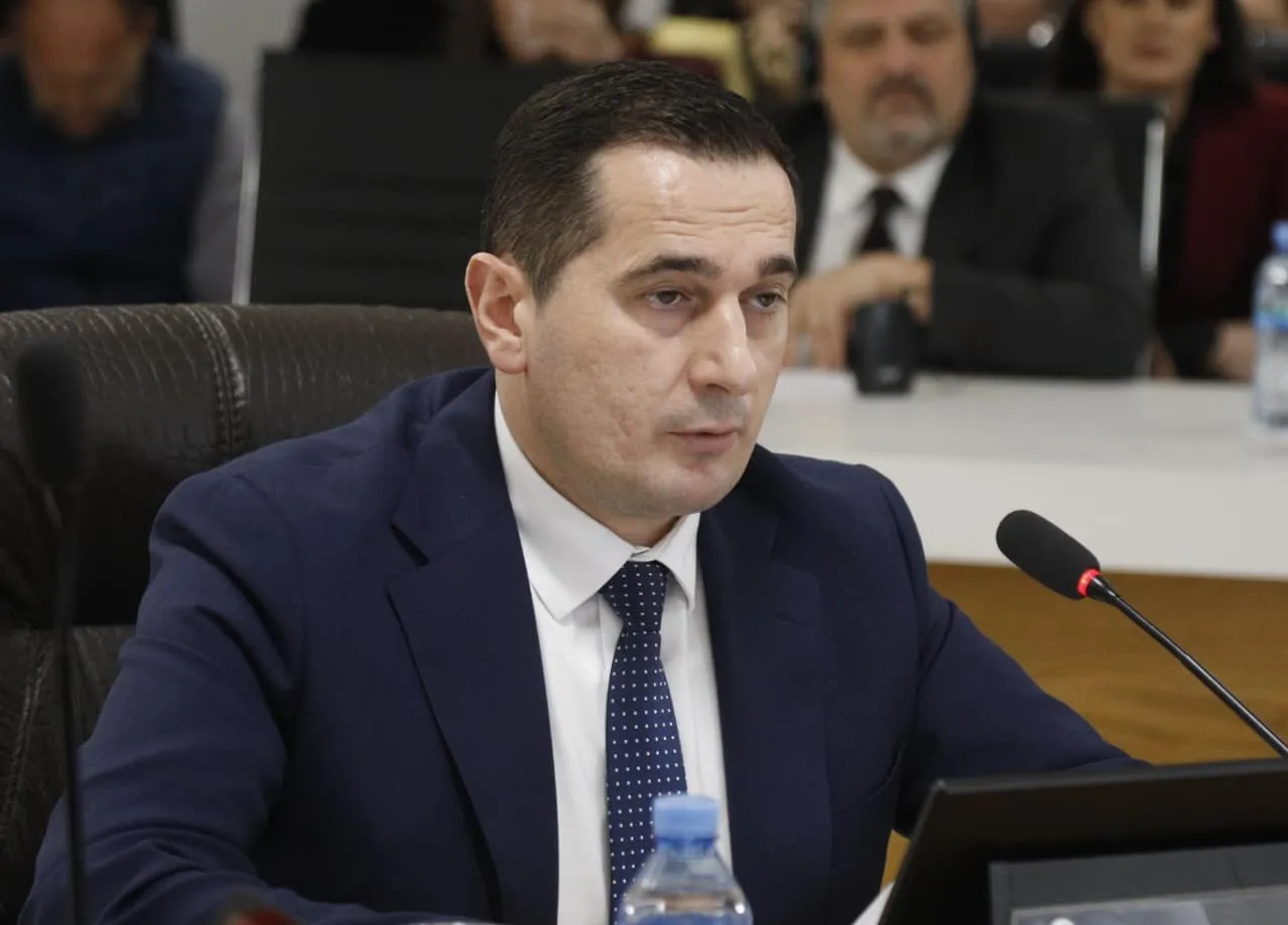 Braho sfidon rivalët, shpalos planin për drejtimin e SPAK-ut
