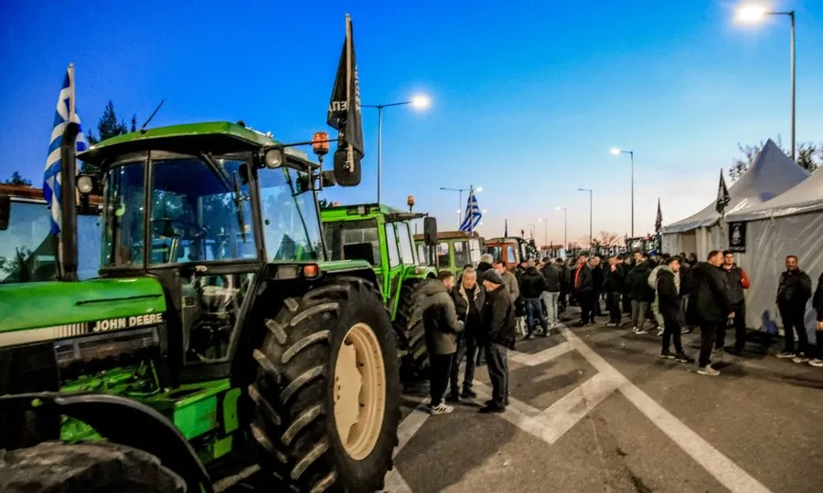 Protesta e fermerëve grekë “paralizon” pikën kufitare të Kakavijës