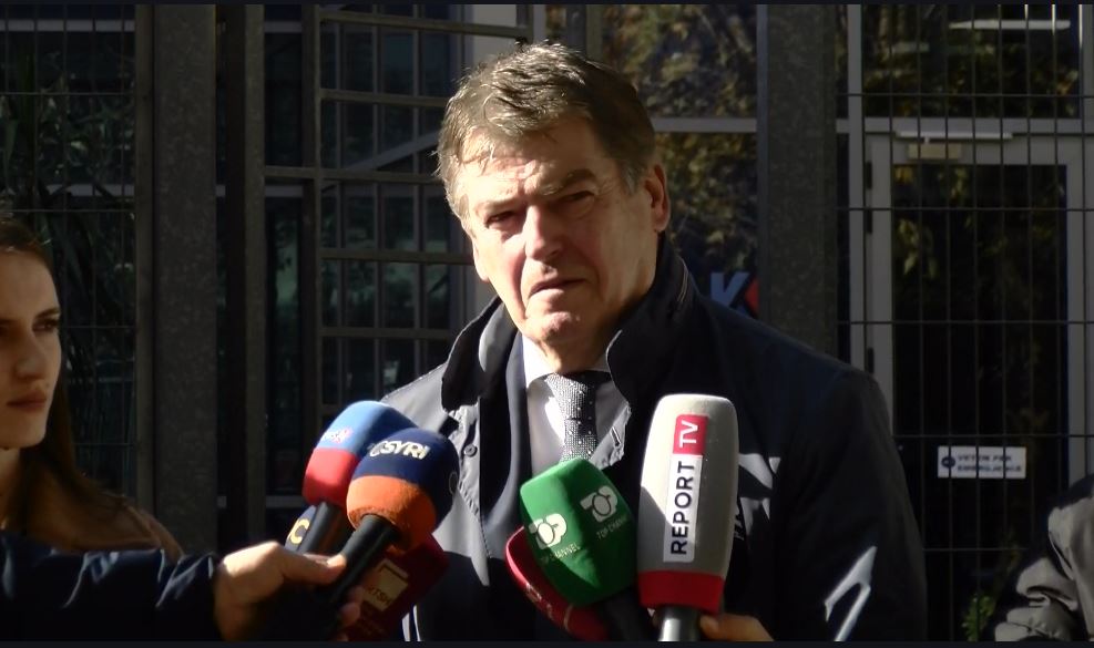 Në SPAK për 21-Janarin, Bamir Topi diskret para mediave