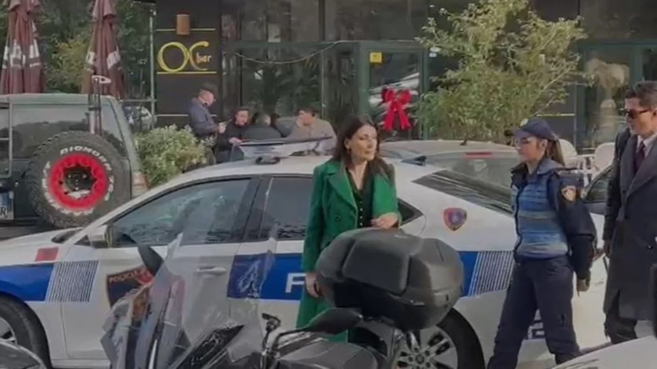 Mirlinda Karçanaj ‘zbarkon’ me makinë policie në GJKKO