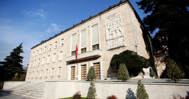Rama ‘nderon’ administratën me vendimin e fundit
