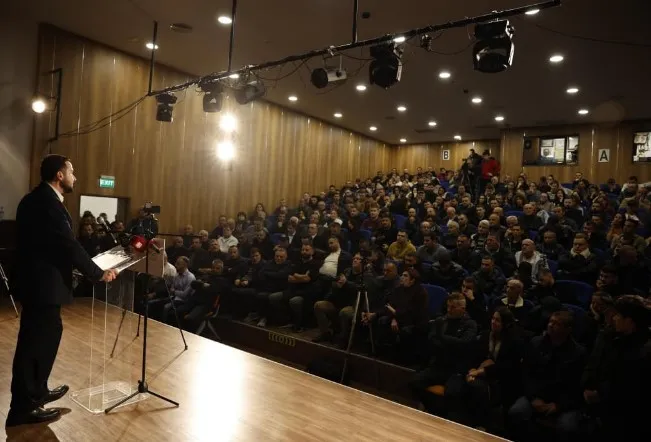 Nga Shehu tek Alizoti, si e komentojnë demokratët lëvizjen e Salianjit