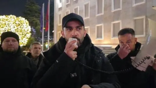 Lapaj nuk e pret Berishën, thërret protestë masive më 20 dhjetor