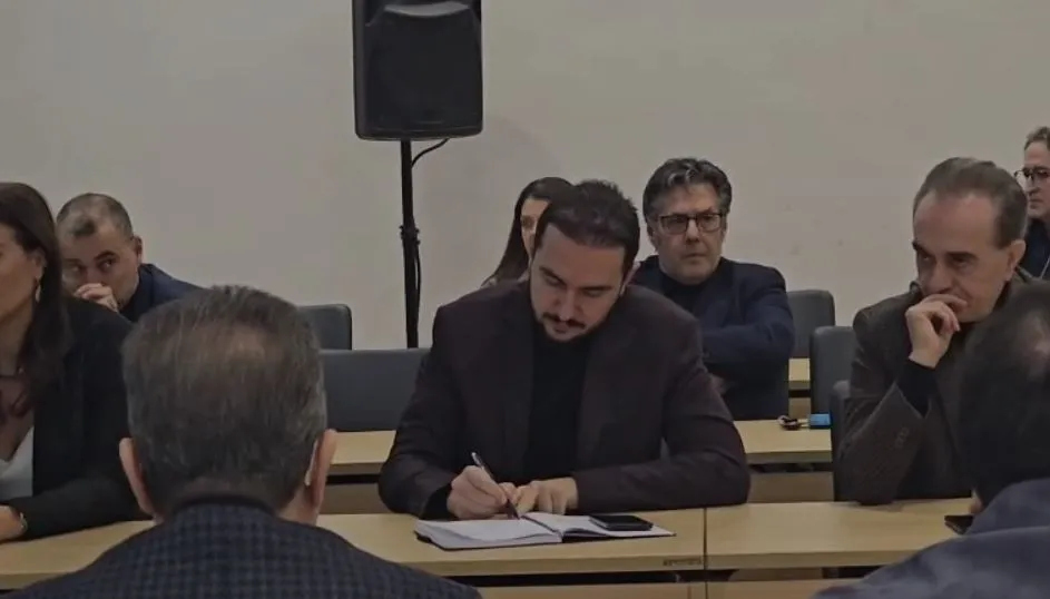 Ervin Salianjit tentojnë t’i bëjnë ‘puçin’ në PD