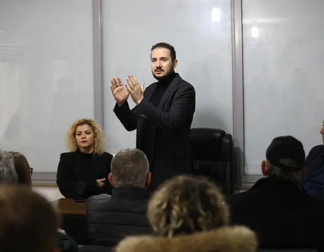 Berisha nuk ia doli dot, Salianji zhvillon takimin e tij në Durrës