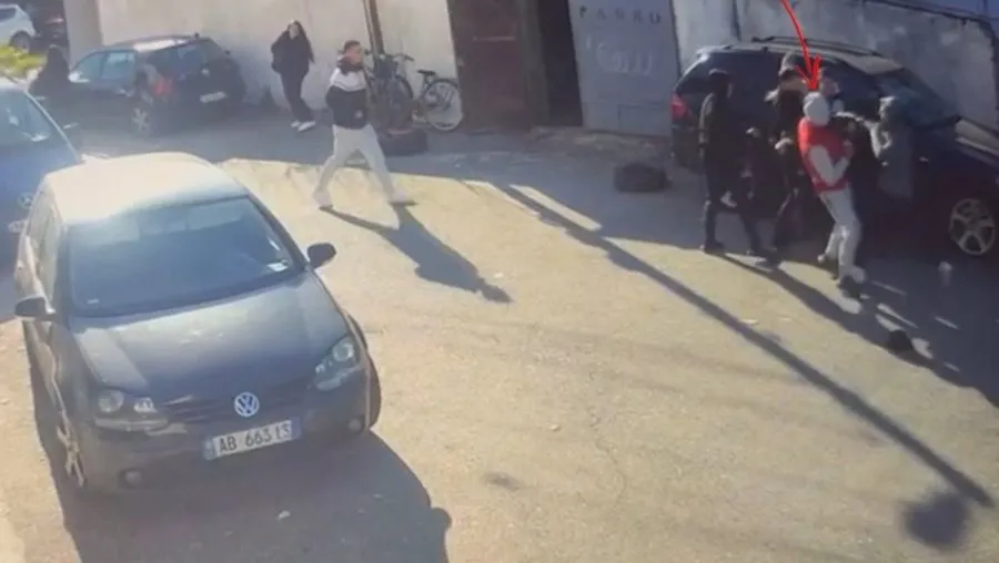 VIDEO/ Publikohen pamjet e sherrit gjimnazistëve në Shkodër