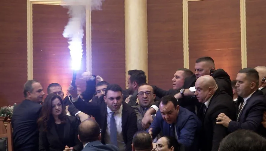 Mediat e huaja jehonë tensioneve në Kuvend