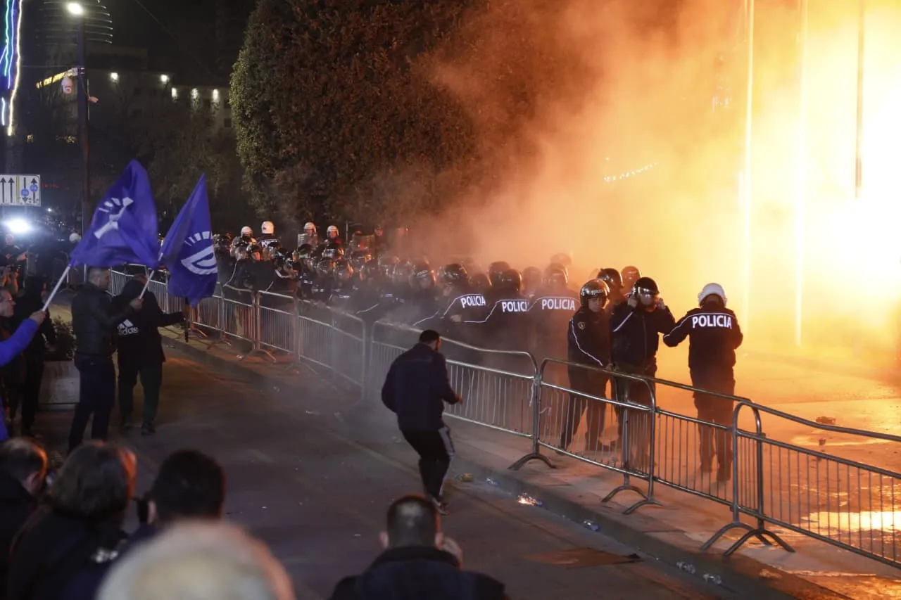 Protesta e opozitës, 4 persona në pranga, 6 të tjerë procedohen