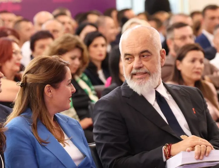 Sjellja e Manastirliut si kryetare ‘de facto’ ngre shqetësime të reja