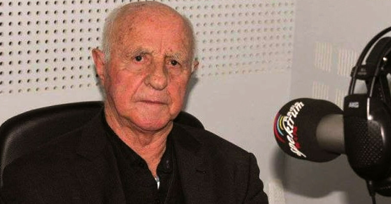 Ndahet nga jeta legjenda e komentimit të ndeshjeve të futbollit