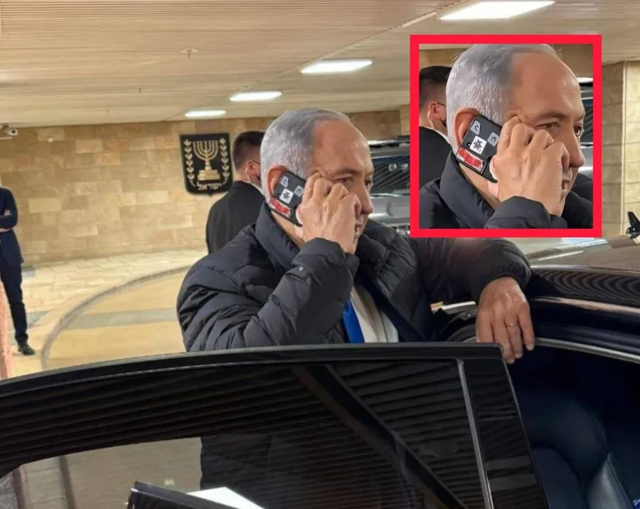Nga se frikësohet? Telefoni i Netanyahut po bën namin në rrjet