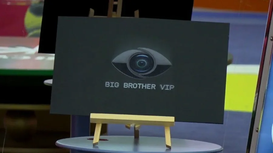 Ç’po ndodh? Anulohet televotimi, dy zarfe të zinj mbërrijnë në shtëpi