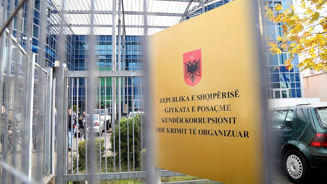 SPAK dërgon për gjykim ish-prokurorin, avokatin dhe 2 biznesmenë
