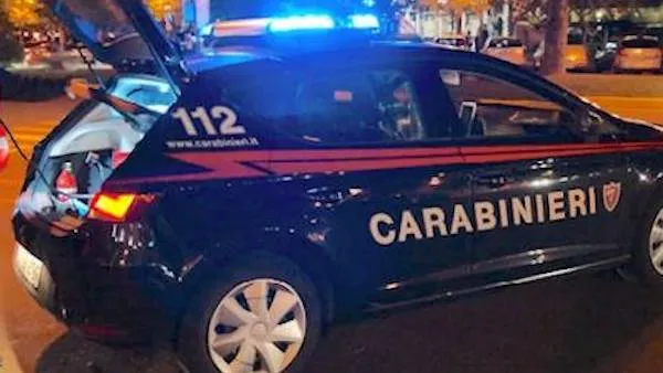 Shqiptari tenton të djegë me benzinë gruan, shpëtohet nga i mituri