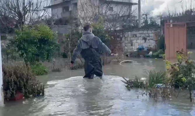 Urdhërohet evakuimi për banorët në Fier dhe Durrës