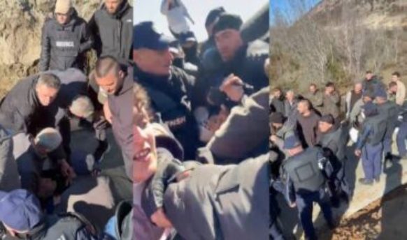 Përplasje të forta në Rrjoll, një prej protestuesve humb ndjenjat