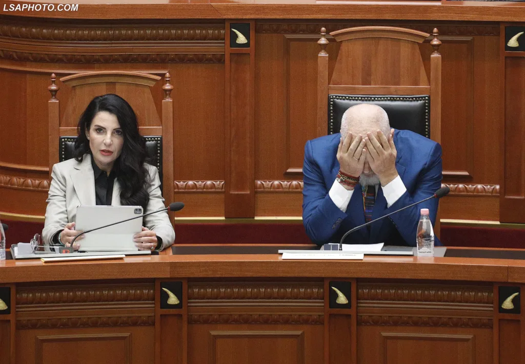 Shkarkimi i Ballukut, mes presionit të drejtësisë dhe vendimit politik