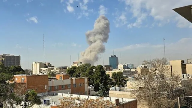 Irani sulmon Izraelin dhe bazat amerikane në Bahrein, Abu Dhabi e Katar