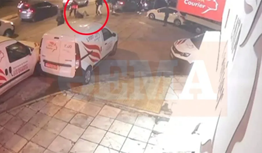 VIDEO/ Sherr brutal mes shqiptarëve në mes të Athinës