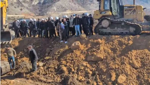 Përplasje në Baks-Rrjoll, banorët thyejnë makineritë e kompanisë