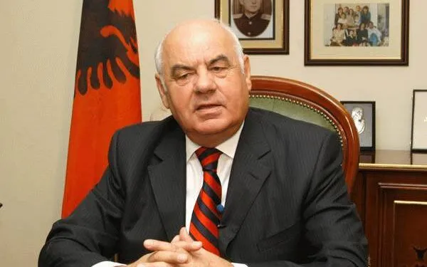 Ish-Presidenti Alfred Moisiu shtrohet me urgjencë në Kardiologji