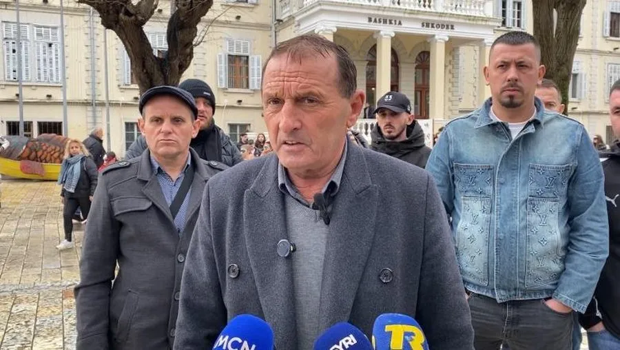 Protestat kundër resortit të Bashkim Ulajt në  në Rrjoll