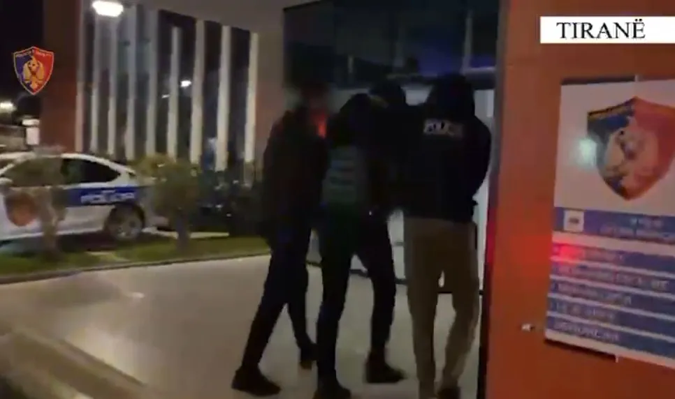 Dhunoi një mjek, arrestohet 28-vjeçari në kërkim