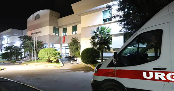 Vdes në spital 63-vjeçari, i shoqëruar në Komisariatin e Durrësit