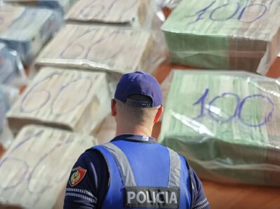 Polici i komisariatit 1 në Tiranë kapet me 1 milion euro cash