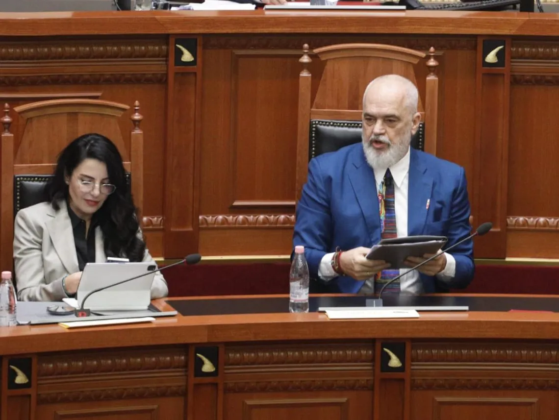Rama zyrtarizon forcimin e imunitetit për kabinetin e tij qeveritar!