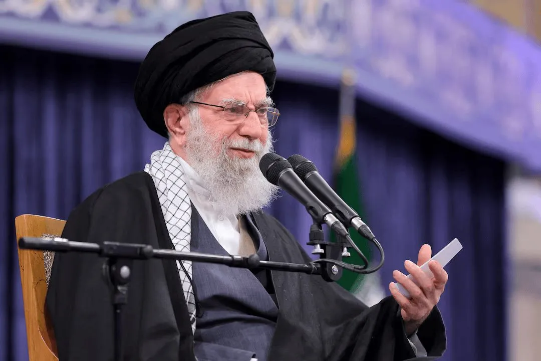 Irani përgënjeshtron rivalët: Ali Khamenei është gjallë!