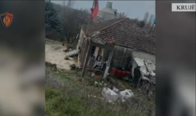 VIDEO/ Zbulohet arsenali i armëve në Fushë-Krujë
