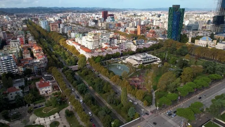 Numri i të huajve që jetojnë në Shqipëri arrin rekord në 2025-n