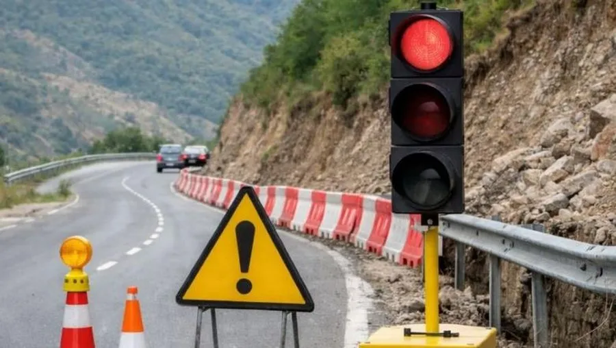 Dëmtohet aksi Librazhd-Pogradec, ndalohet kalimi i mjeteve të rënda