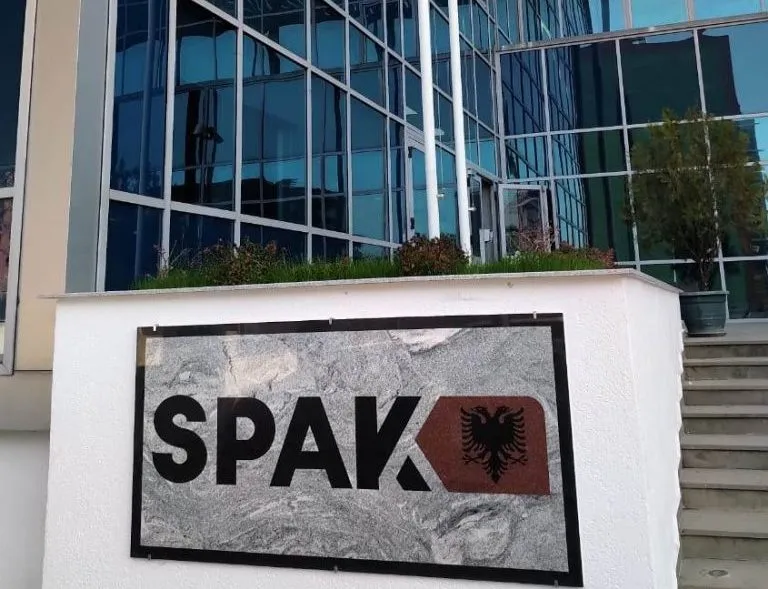 1.8 ton drogë në Berat, SPAK kërkon 133 vite burg për 17 të pandehurit
