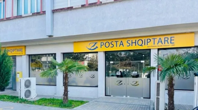 Skandali/ Punonjësja e postës përvetëson mijëra lekë, përdori llogarinë e koleges