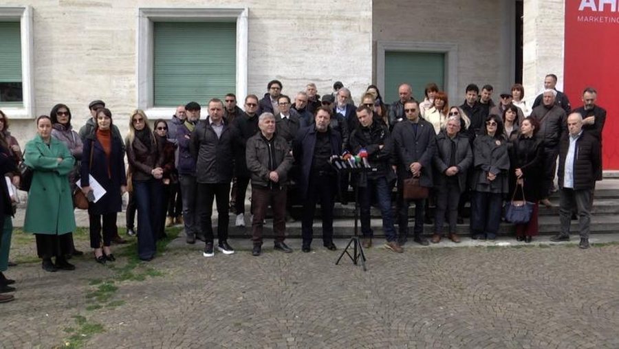 Pedagogët e Arteve në protestë: Nuk njihen titujt akademikë!