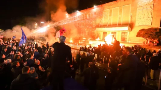 Zbulohet skenari i protestës së PD-së, s’ka më podium dhe fjalime