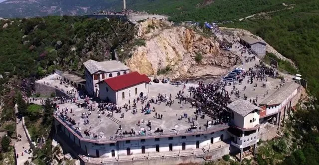“Blindohet” Kisha e Laçit, si do menaxhohet pelegrinazhi për 13 javë