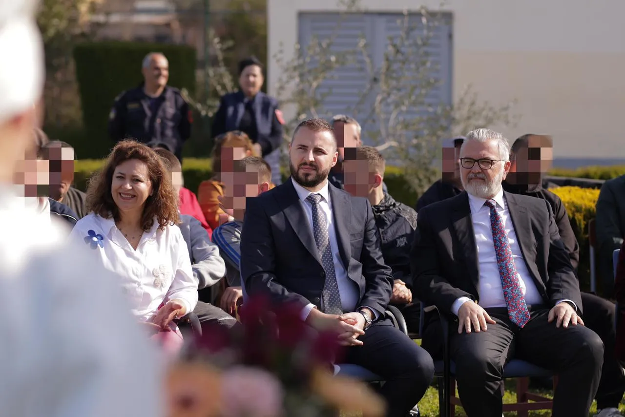 Ministri Gogu dhe Drejtori i Përgjithshëm Qose festojnë Ditën e Verës në Kavajë